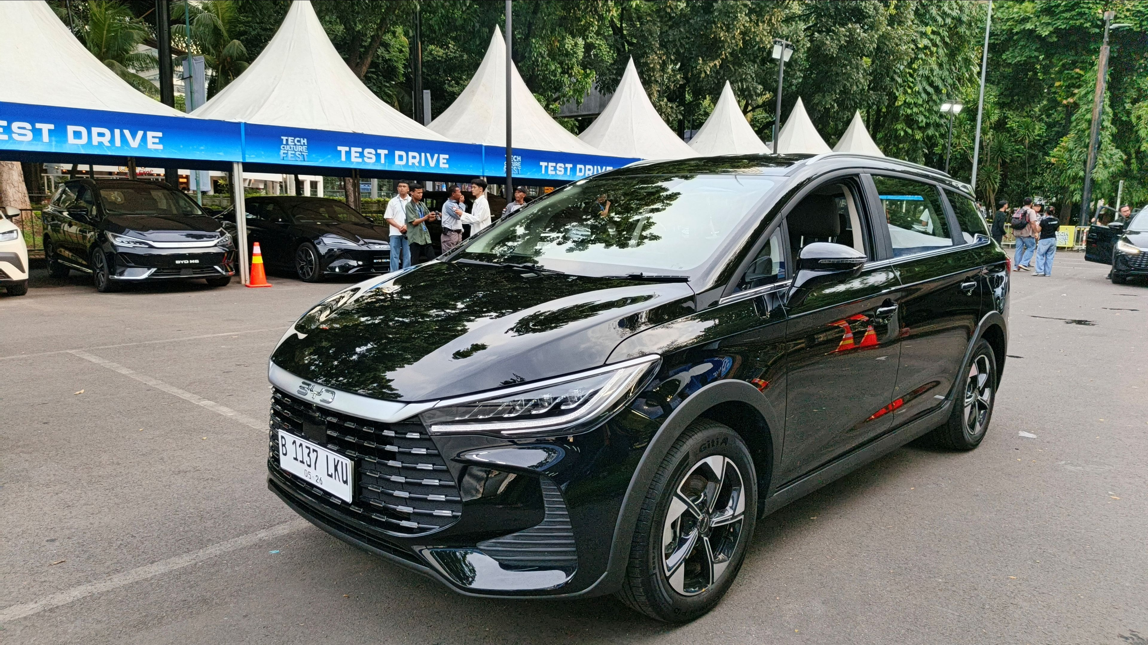 BYD Resmi Bawa Teknologi Dual Mode ke Indonesia, Kombinasi EV dan Hybrid Jadi Andalan
            - galeri foto