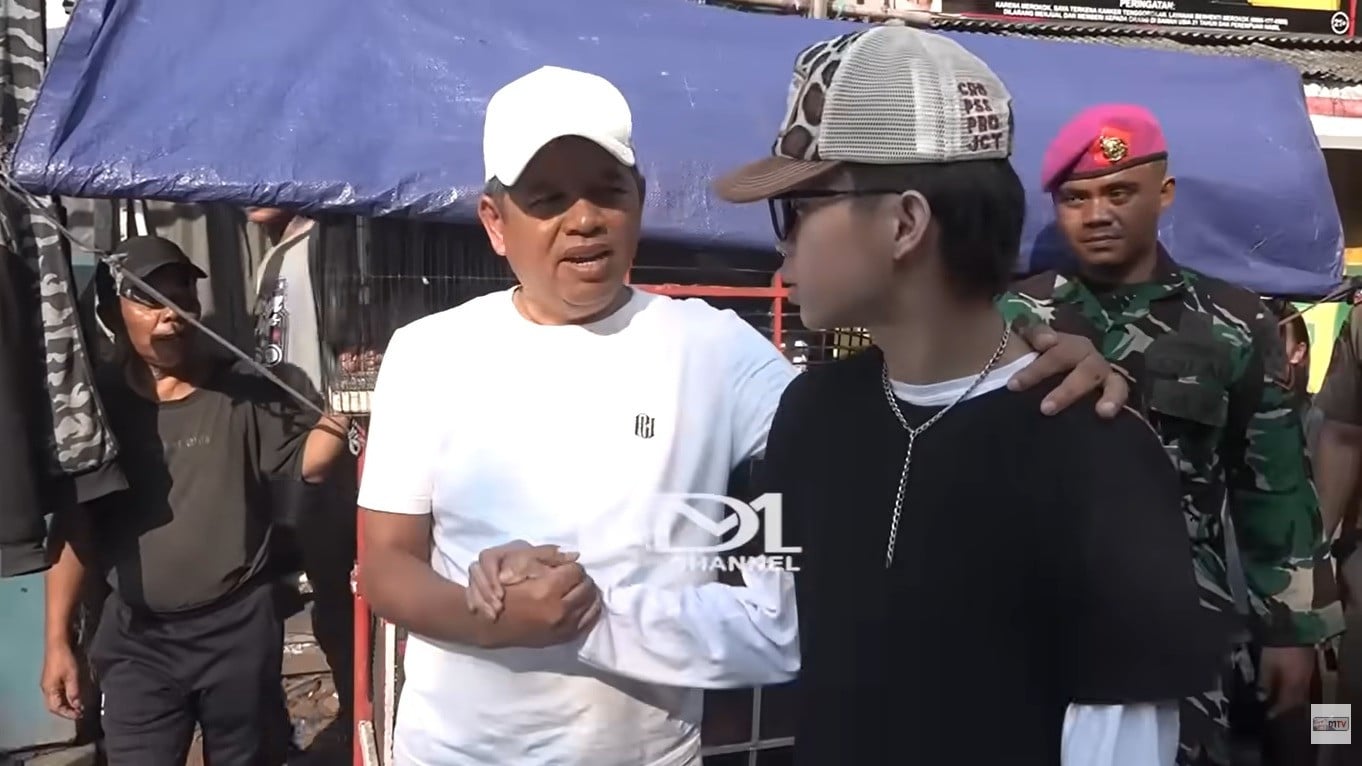 Dedi Mulyadi dihampiri anak muda saat menertibkan kios-kios di kawasan Pasar Cicadas