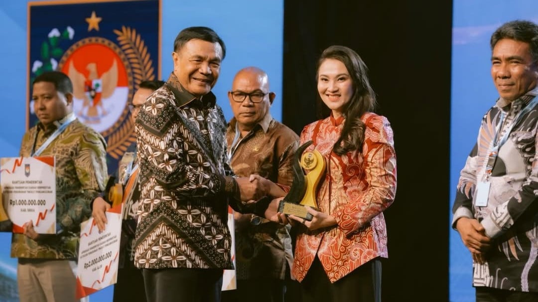 3 Berita Terpopuler: Dedi Mulyadi Cari Aman Yani, Sayembara KDM Berhadiah Rp750 Juta, Sherly Tjoanda Apresiasi Pemdanya
            - galeri foto