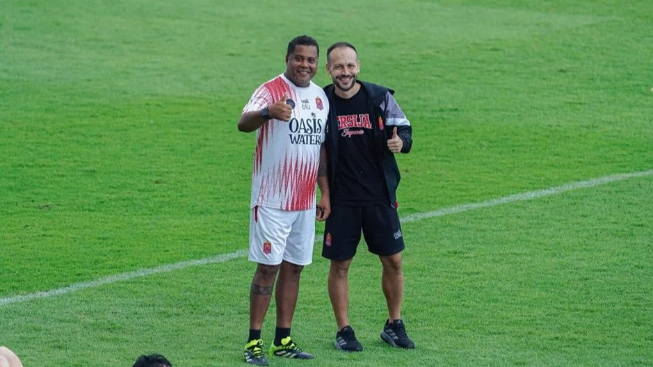 Pelatih Persijap, Mario Lemos (kanan)