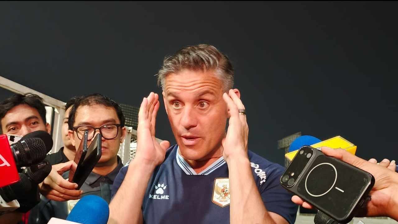 Pelatih Timnas Indonesia John Herdman saat temui wartawan