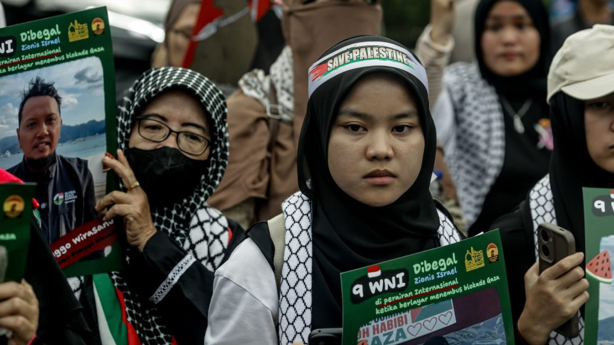 Lensa Berbicara: Massa AWG Gelar Aksi Solidaritas, Kecam Dugaan Kekerasan terhadap Aktivis Palestina