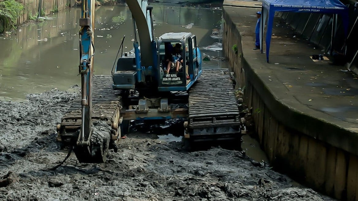 Lensa Berbicara: Pengerukan Kali Ciliwung Dilakukan untuk Optimalkan Drainase
