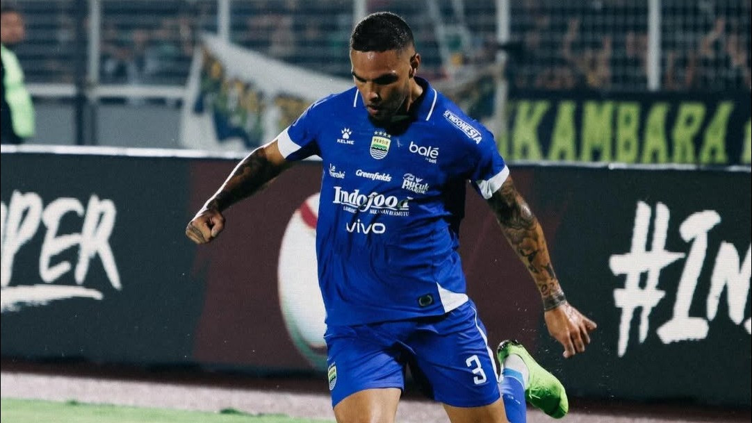Pemain Persib Bandung Layvin Kurzawa