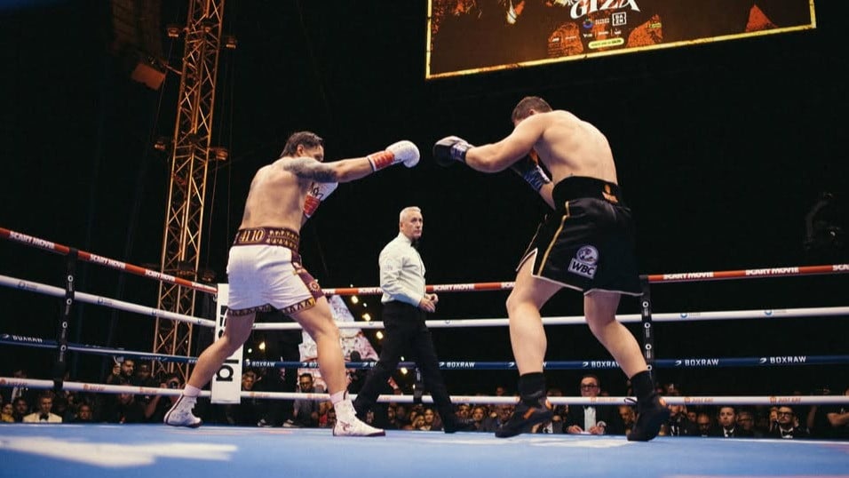 Oleksandr Usyk vs Rico Verhoeven.