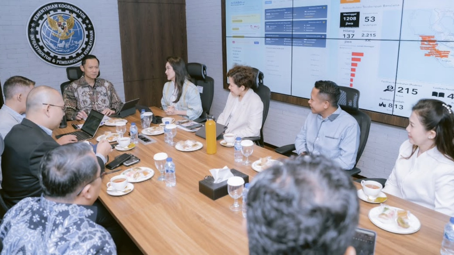 Pertemuan Menkoinfra Agus Harimurti Yudhoyono dan Gubernur Malut Sherly Tjoanda