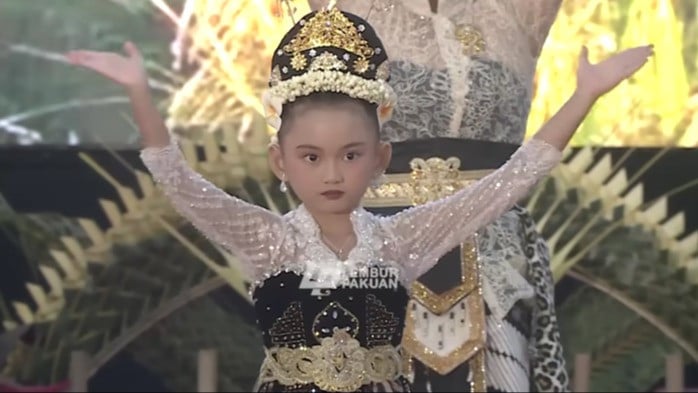 Putri Dedi Mulyadi, Ni Hyang Sukma Ayu menari Tarian Maung Lugay di hadapan tamu undangan