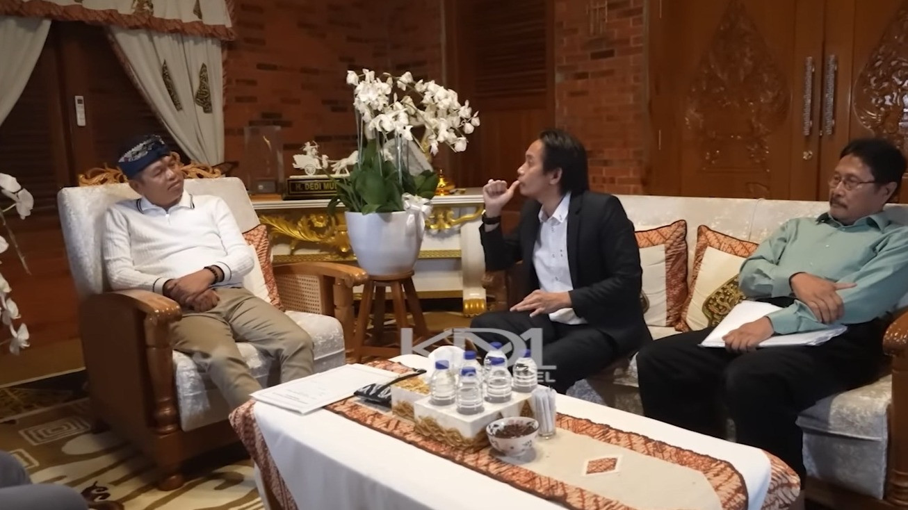 Gubernur Jawa Barat, Dedi Mulyadi (KDM) menghadirkan Toni RM, pengacara terdakwa Ririn Rifanto