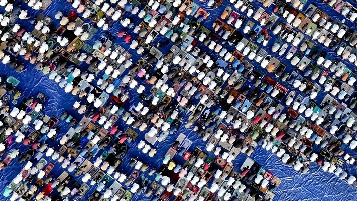 Ratusan Jemaah Laksanakan Salat Iduladha 1447 H di Pantai Lagoon Ancol
