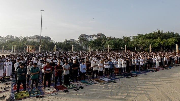 Ratusan Jemaah Laksanakan Salat Iduladha 1447 H di Pantai Lagoon Ancol