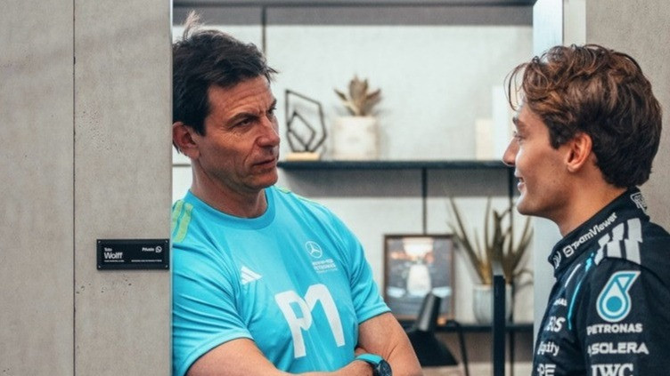 Toto Wolff dan George Russell