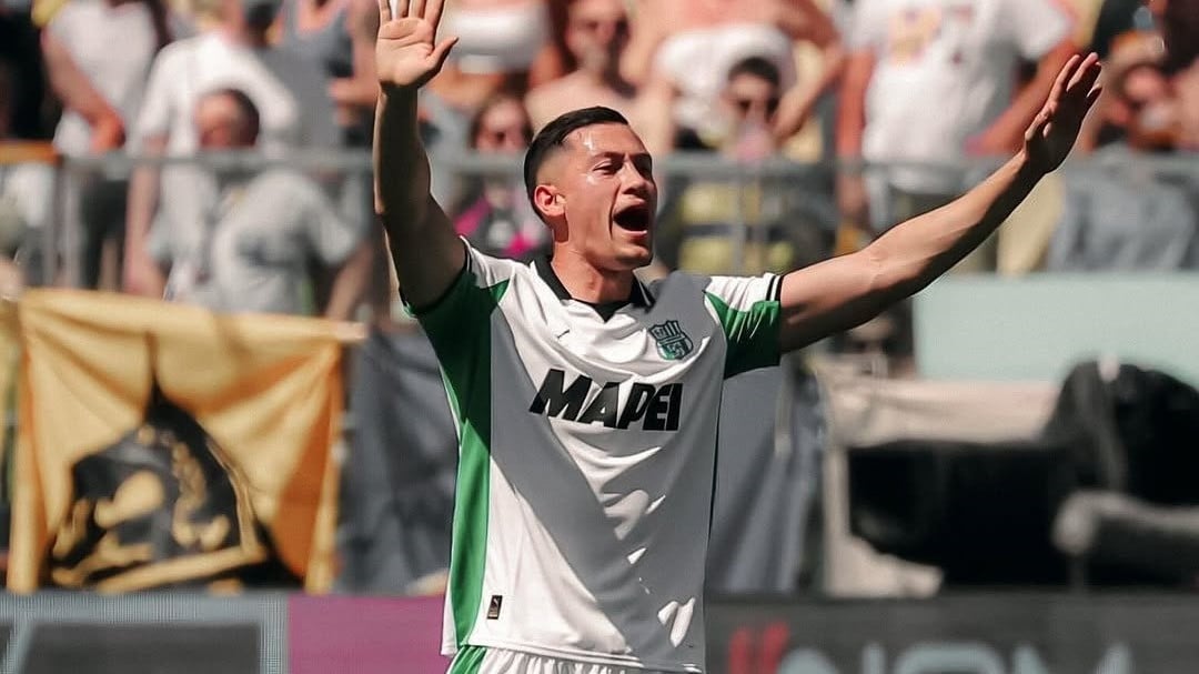 Jay Idzes saat membela Sassuolo dalam laga tandang melawan Parma di Serie A musim 2025/2026, Minggu (24/5/2026).