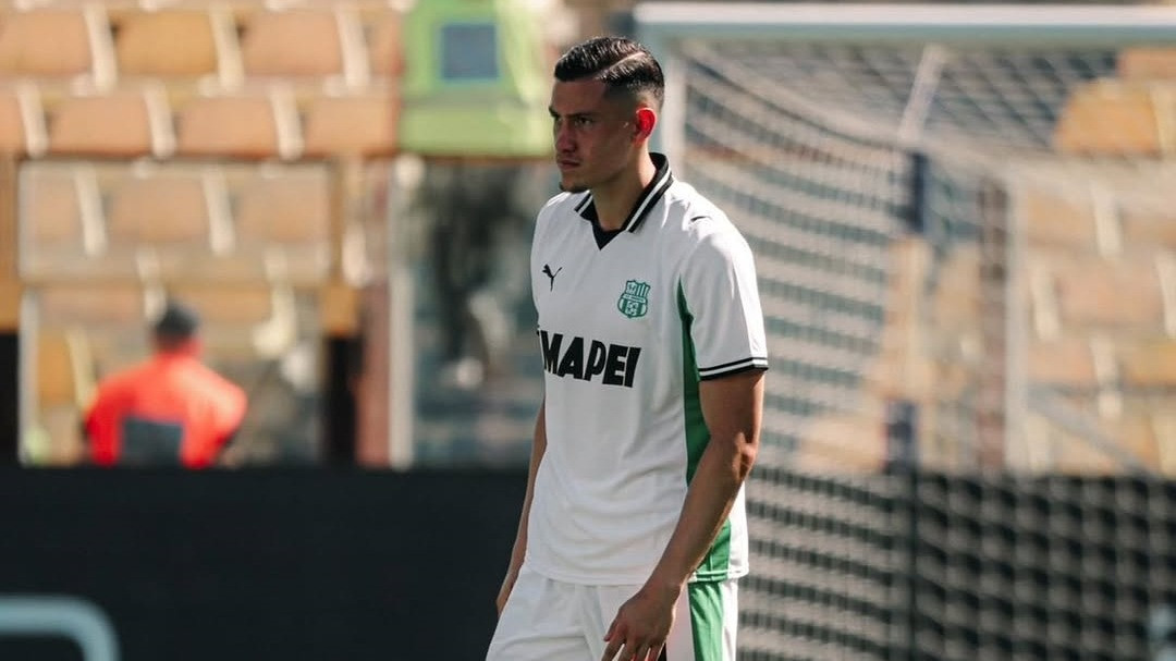 Jay Idzes saat membela Sassuolo dalam laga tandang melawan Parma di Serie A musim 2025/2026, Minggu (24/5/2026).
