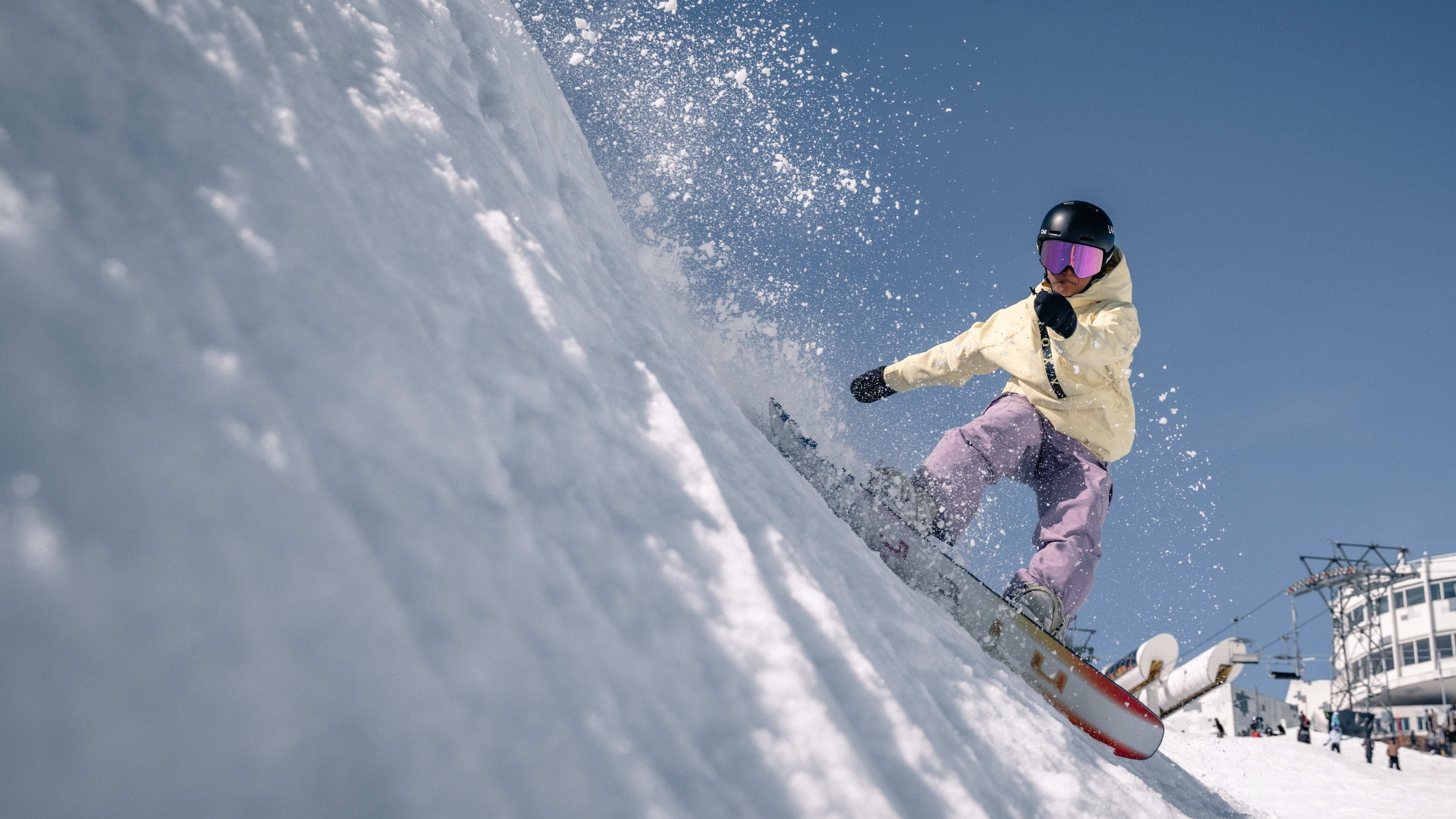 Atlet Snowboarding Indonesia, Zazi Betari Landman