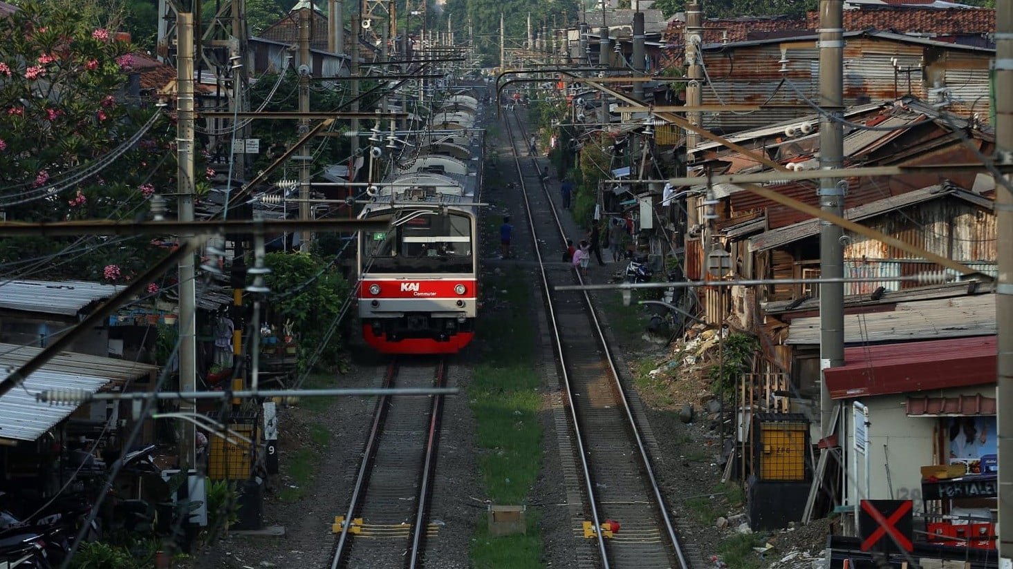Lensa Berbicara: Atasi Kepadatan Penumpang, Green Line Ditargetkan Gunakan KRL SF12