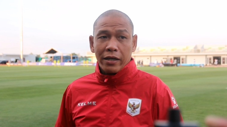 Foto: Pelatih Kepala Timnas Indonesia U-19, Nova Arianto saat diwawancara.