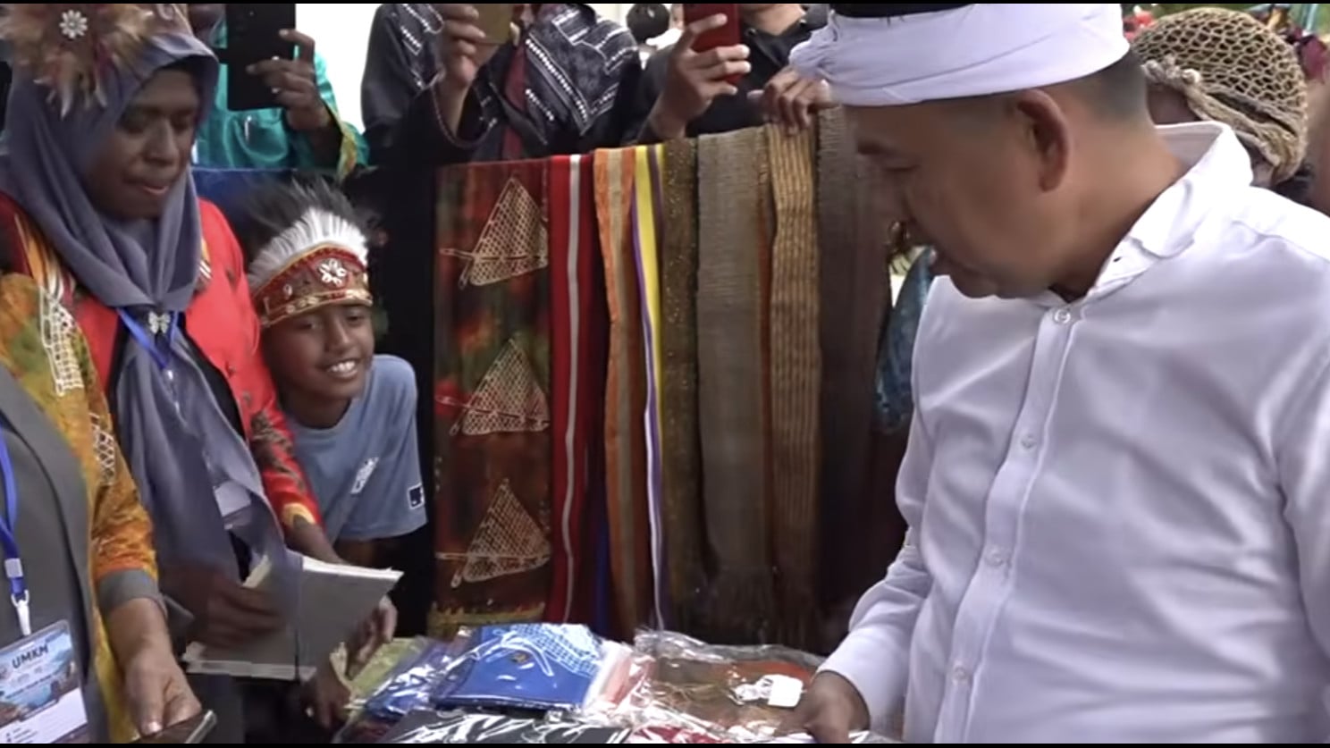 Momen Dedi Mulyadi borong dagangan UMKM Papua