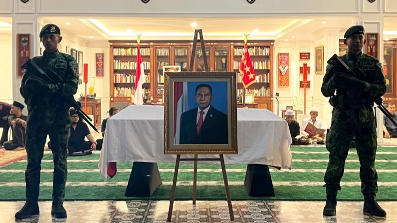 Mantan KSAD dan Menteri Pertahanan RI, Ryamizard Ryacudu disemayamkan di rumah duka, Perumahan Puri Wira Bhakti, Cikeas, Kecamatan Gunungputri, Kabupaten Bogor, Minggu (31/5).