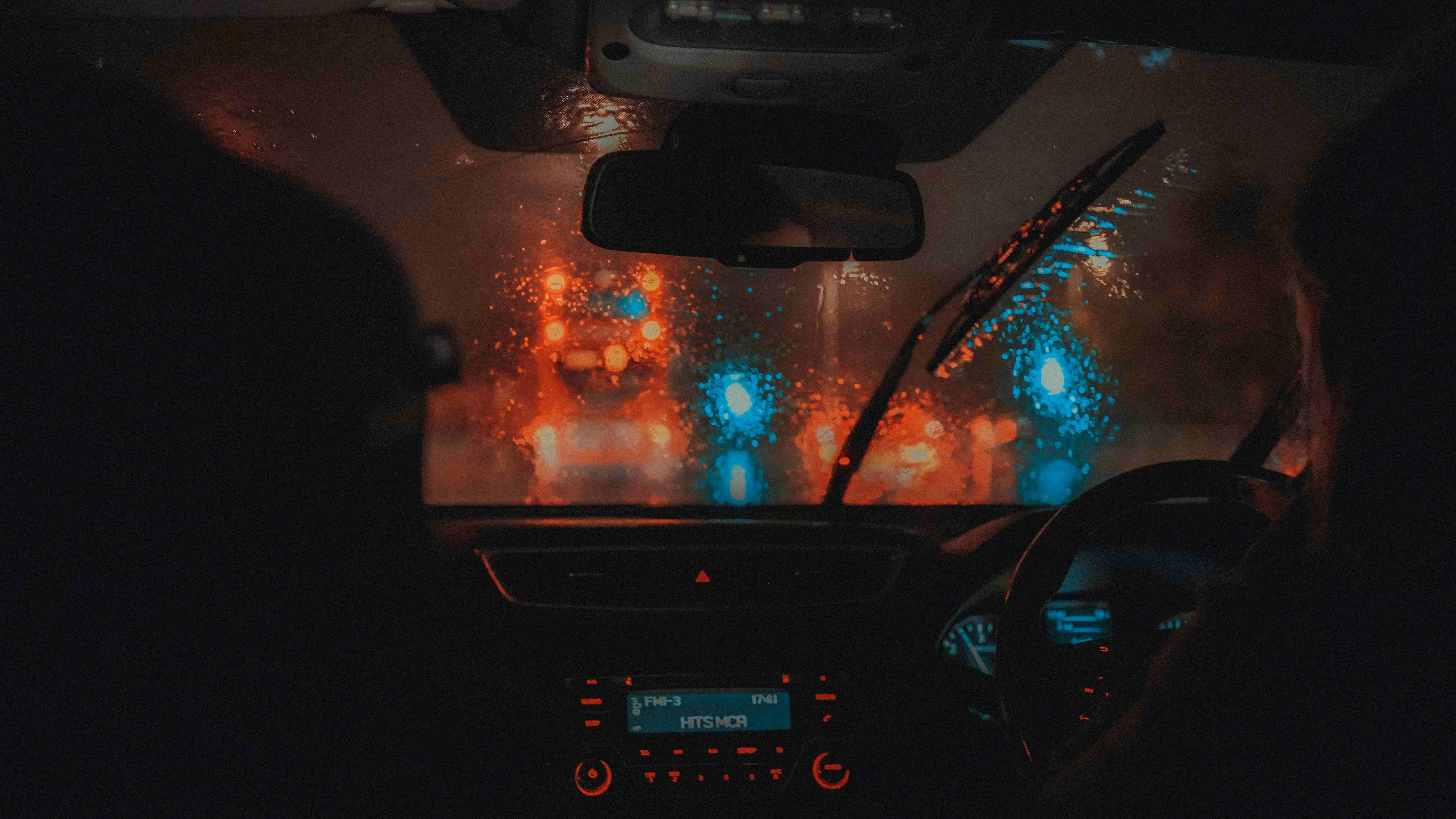 Jangan Diabaikan, Ini 4 Alasan Lampu Kabin Mobil Sebaiknya Dimatikan Saat Berkendara Malam Hari
            - galeri foto