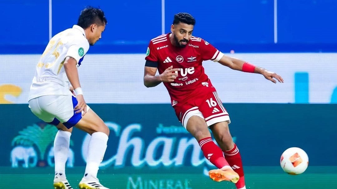 Muhsen Al-Ghassani (kanan) saat berseragam Bangkok United