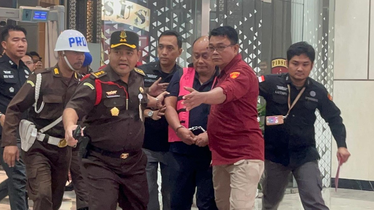 Eks Kepala BGN Dadan Hidayana ditahan oleh Kejagung.