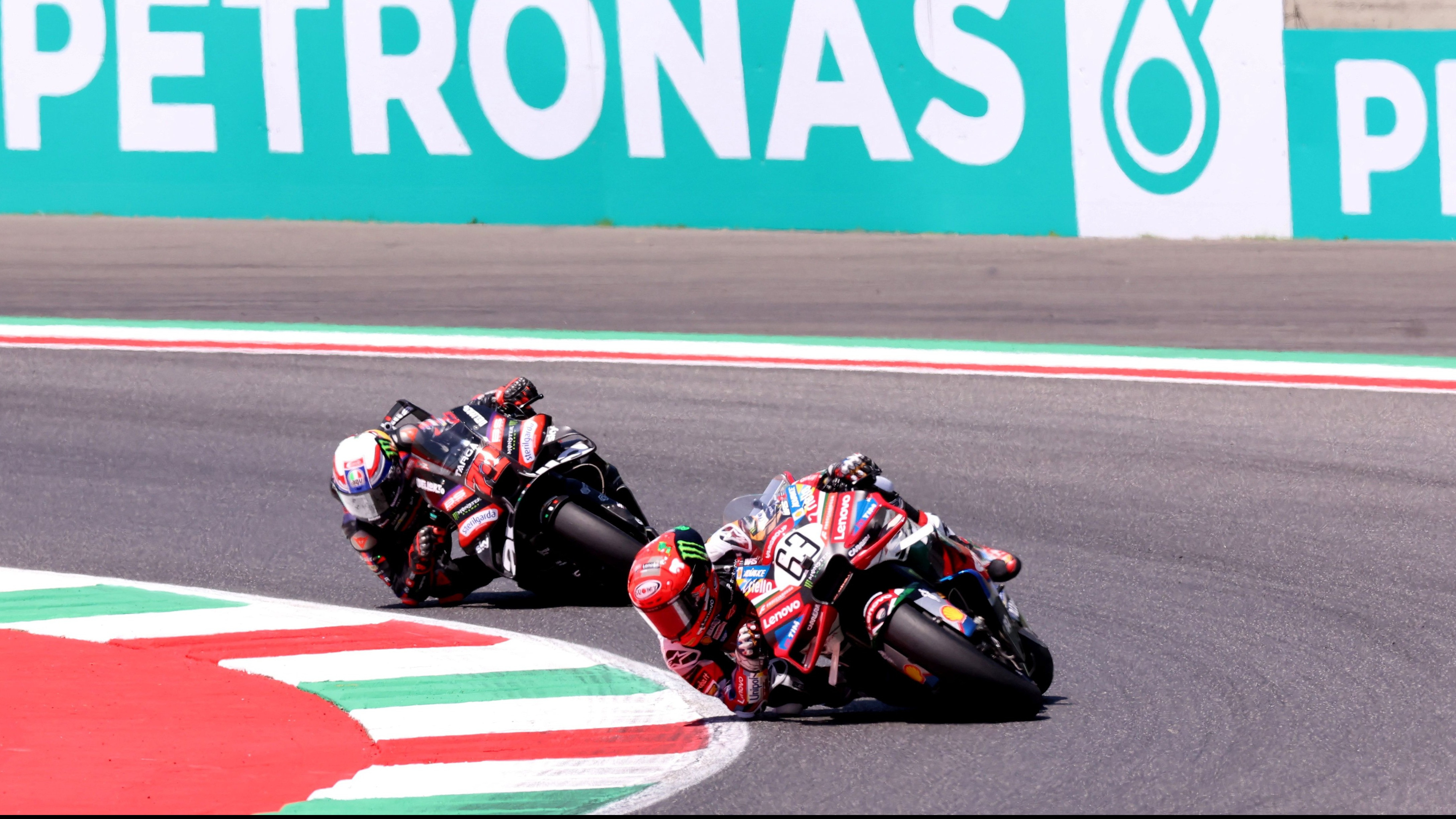 Duel Francesco Bagnaia dan marco Bezzecchi di MotoGP Italia 2026