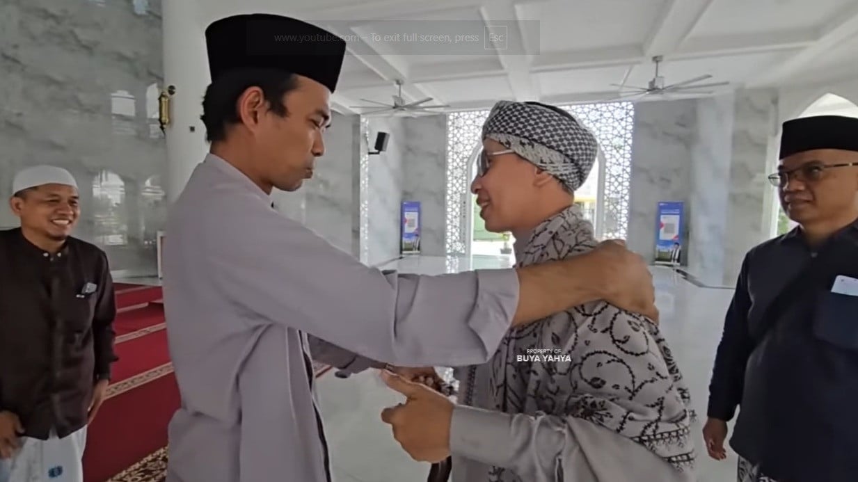 Momen pertemuan antara Buya Yahya dan Ustaz Abdul Somad (UAS)