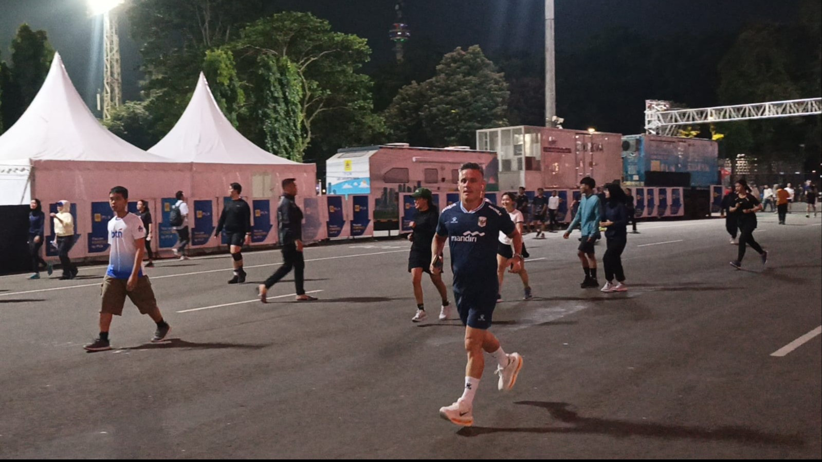 Pelatih Timnas Indonesia John Herdman pilih lari di SUGBK