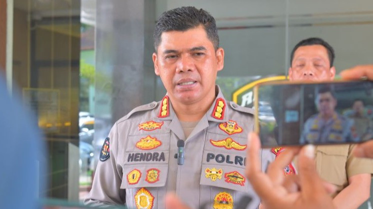 Kabid Humas Polda Jawa Barat, Kombes Hendra Rochmawan saat memberikan keterangan di Mapolda Jabar, Kota Bandung.