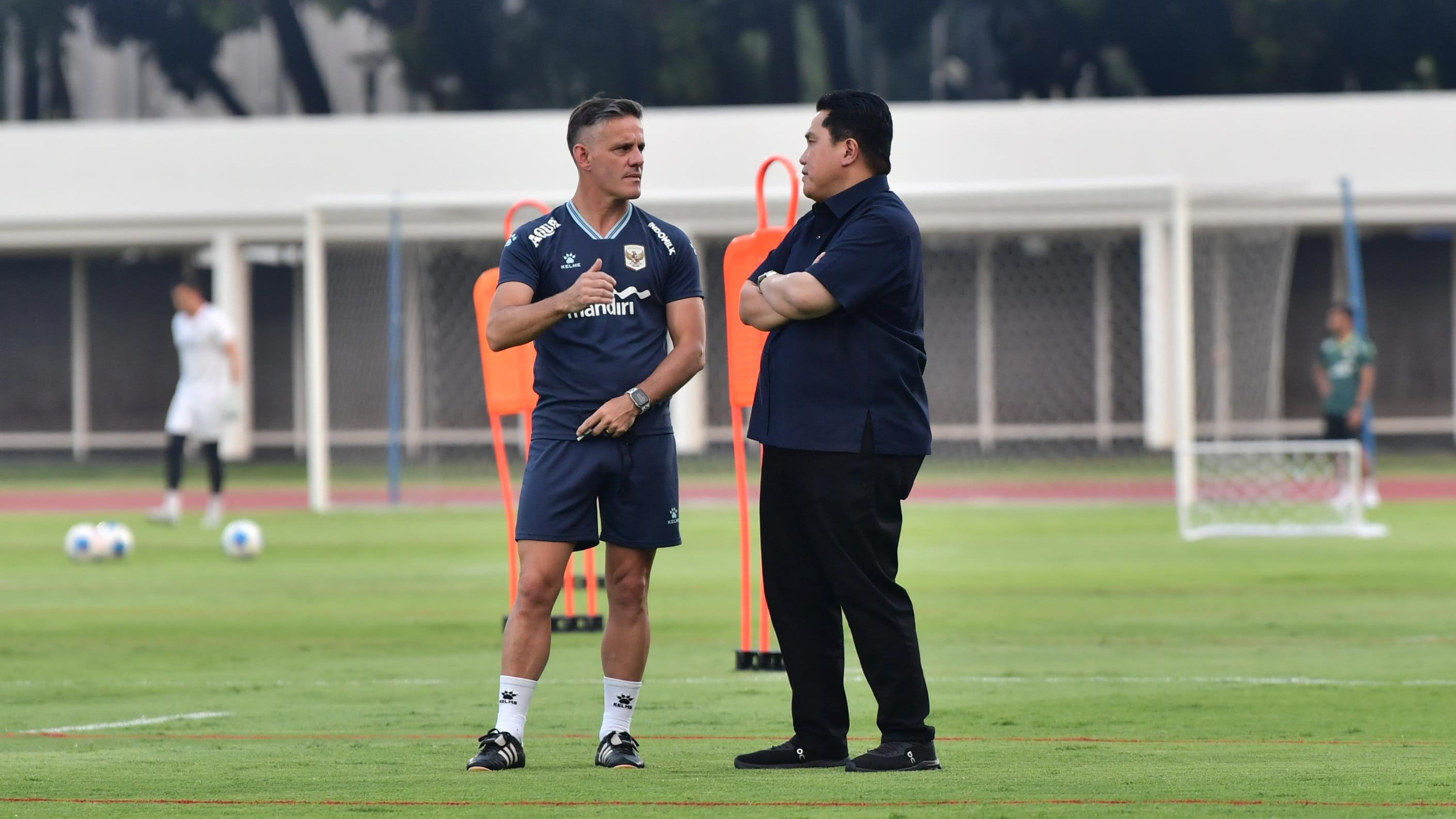 Pelatih Timnas Indonesia John Herdman dan Ketua Umum PSSI Erick Thohir
