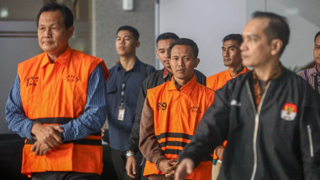 Lensa Berbicara: Bupati Muara Enim Kenakan Rompi Tahanan KPK Usai OTT
