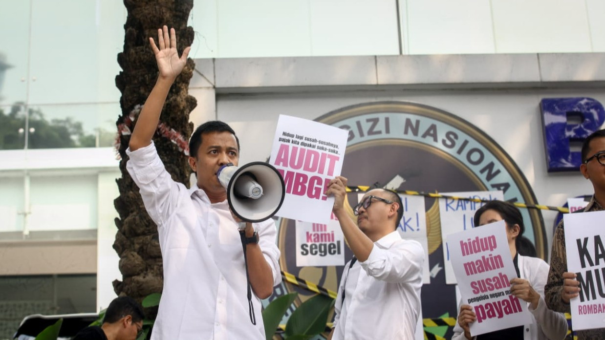 Demo sejumlah mitra SPPG yang menggeruduk kantor Badan Gizi Nasional (BGN).