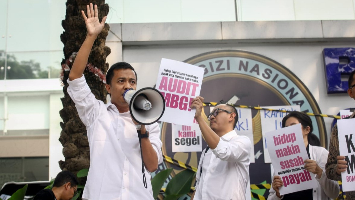 Lensa Berbicara: Aksi Unjuk Rasa Desak Pembenahan Program MBG di Kantor BGN