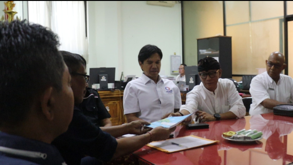 Ketua Harian PB Akuatik, Harlin E Raharjo Bertemu Ketua KONI sekaligus Wakil Gubernur Bali, Nyoman Giri Prasta, Jelang Open Water Swimming Championship 2026