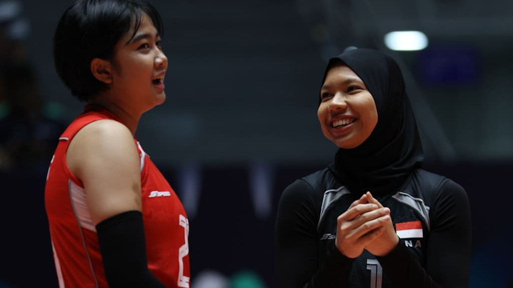 Dua pemain Timnas Voli Putri Indonesia, Gendhis dan Fajriahni Ema Herawati