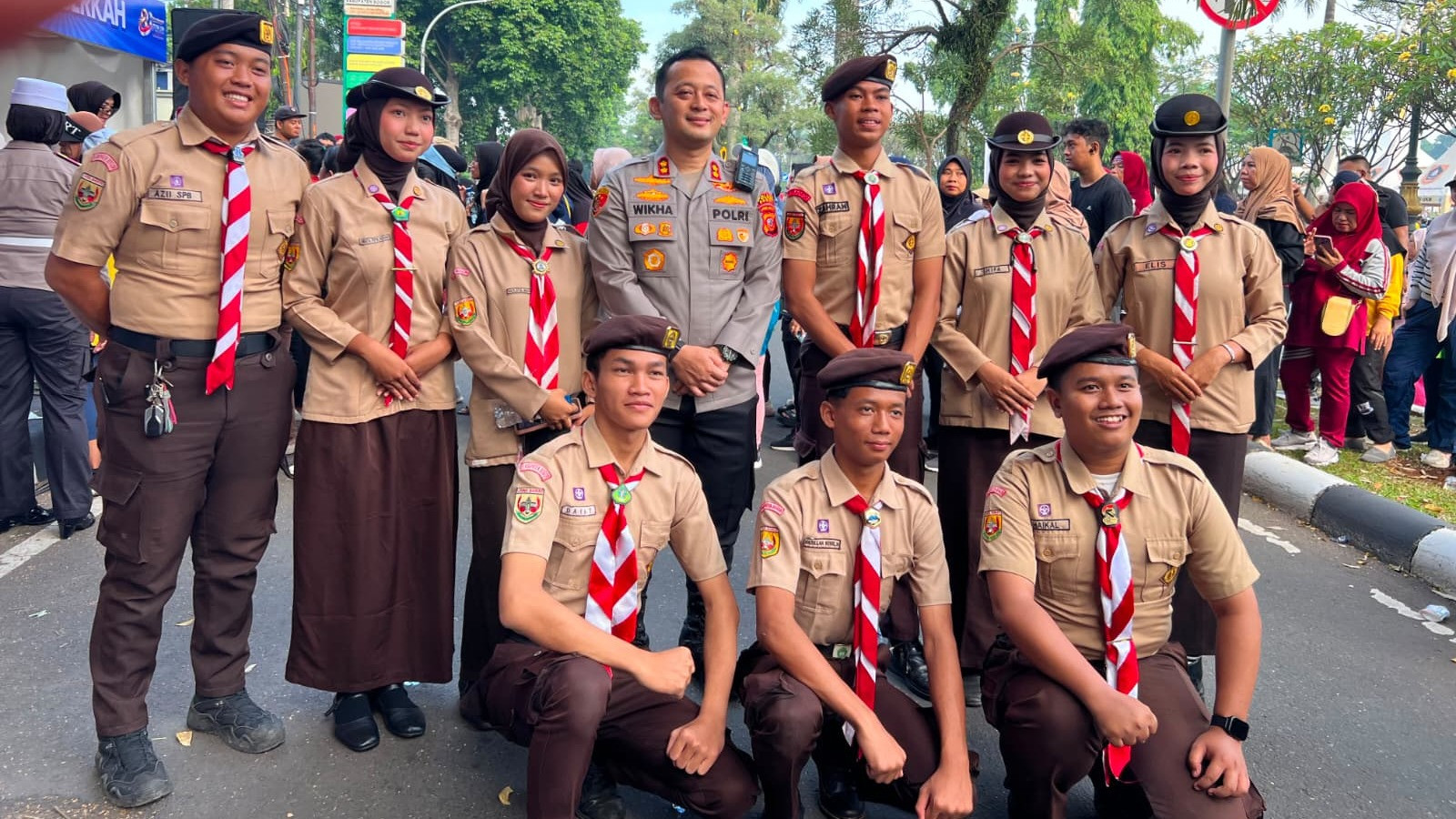 Ribuan warga Kabupaten Bogor antusias melebur bersama jajaran kepolisian dalam agenda olahraga bersama yang menandai pembukaan resmi rangkaian festival Bhayangkara Fest.