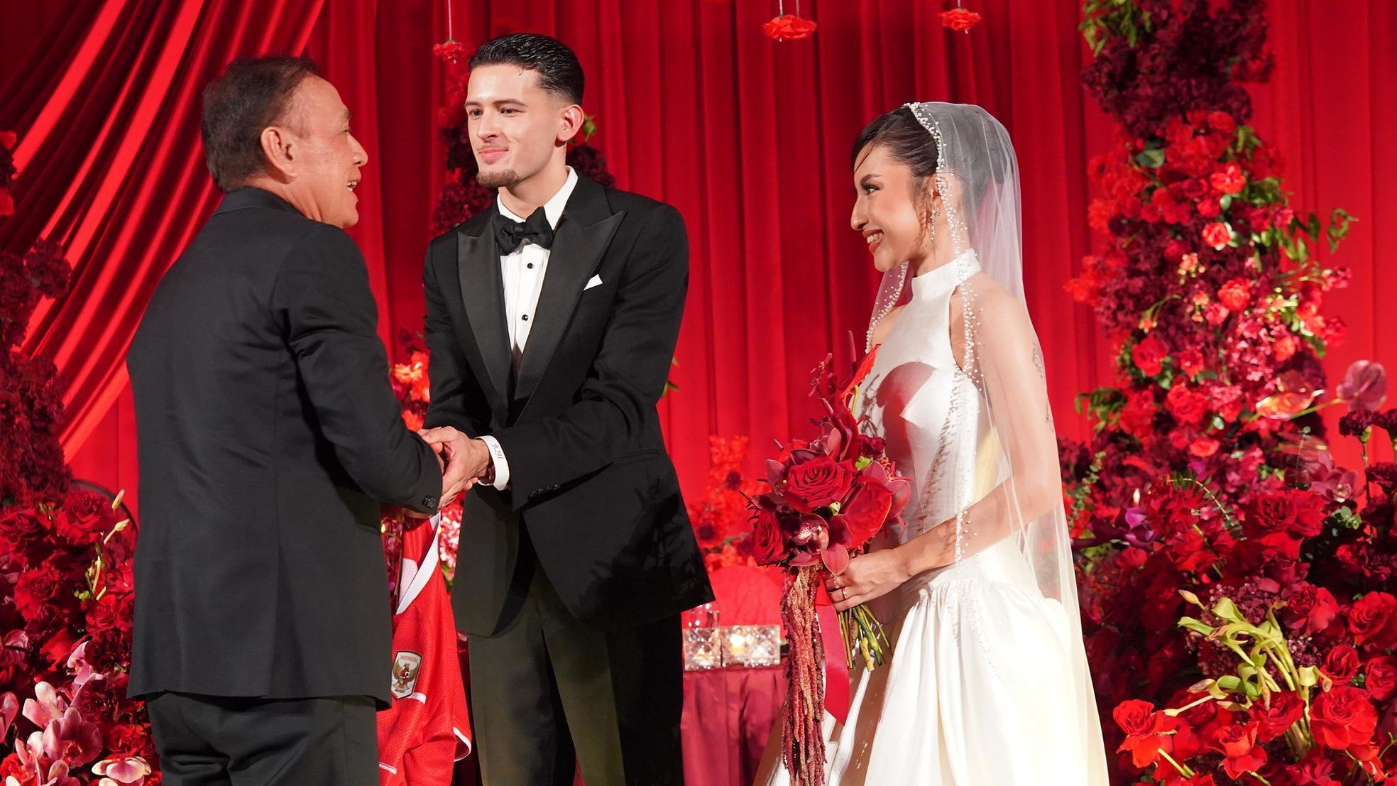 Iwan Bule Hadiri Pernikahan Justin Hubner & Jennifer Coppen