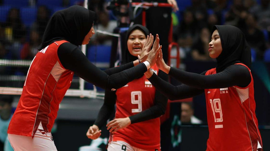 Tiga Pemain Timnas Voli Putri Indonesia, Chelsa Berliana (kiri), Arsela Nuari (tengah) dan Tisya Amallya Putri (kanan)