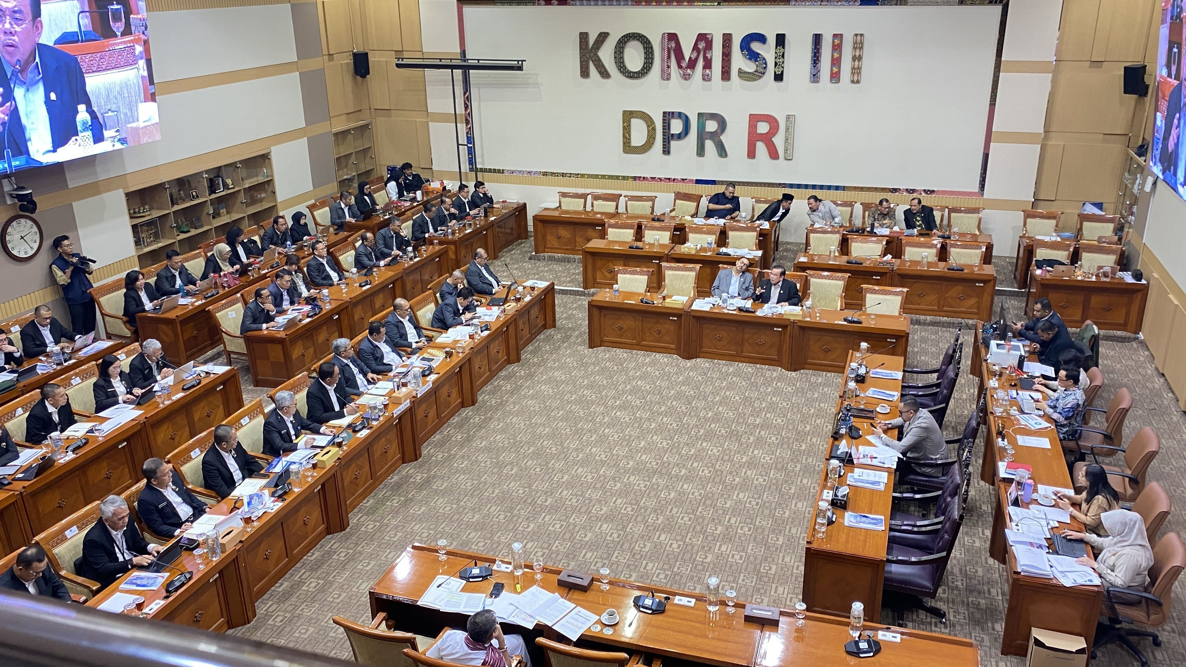 Rapat Komisi III DPR dengan Ketua KPK Setyo Budiyanto, Rabu (17/6/2026).