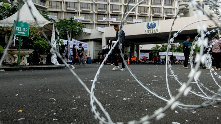 Kondisi Hotel Sultan Jelang Dieksekusi, Penuh Banner Penolakan hingga Terpasang Kawat Berduri