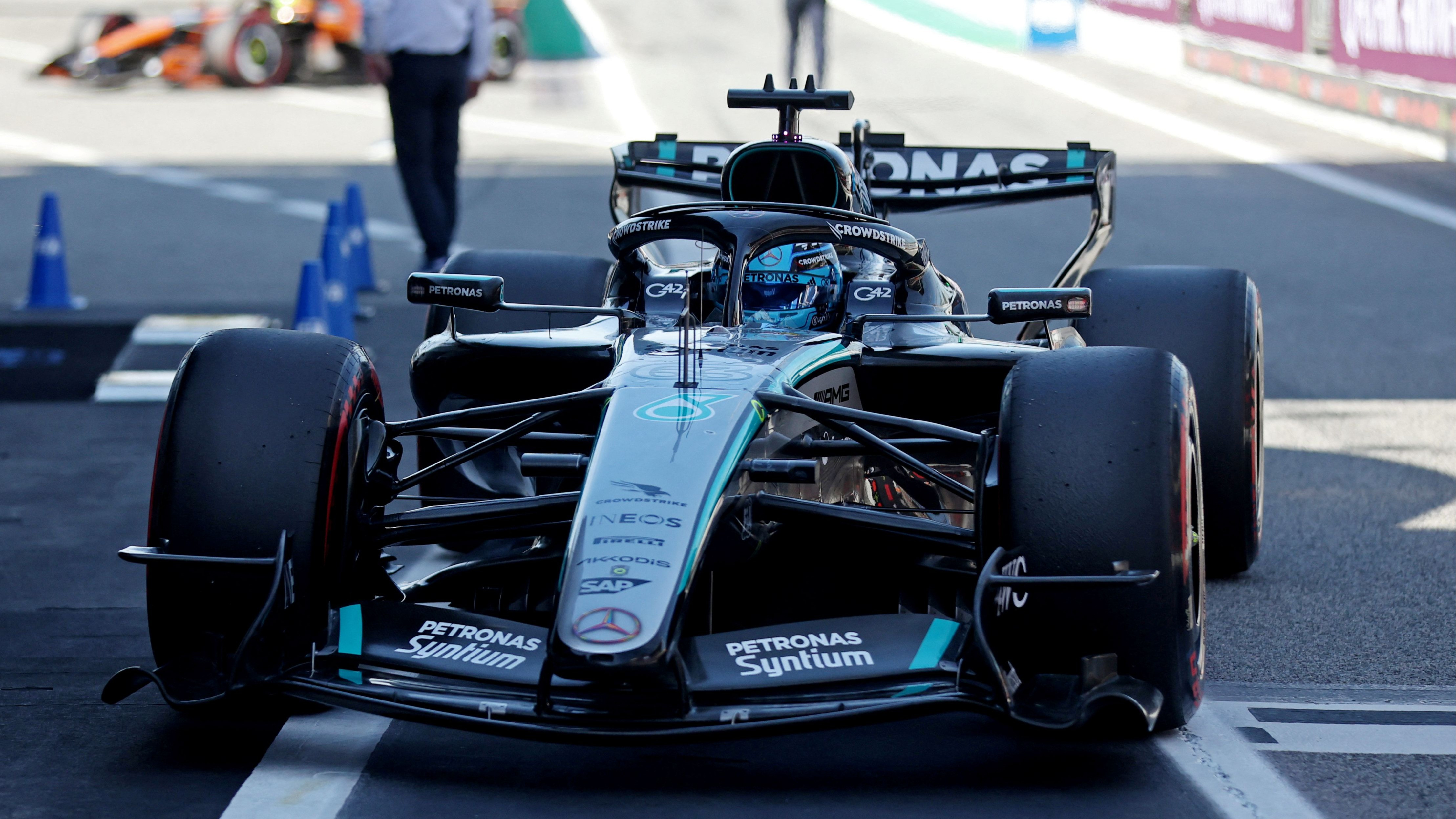 Pembalap Mercedes, George Russell