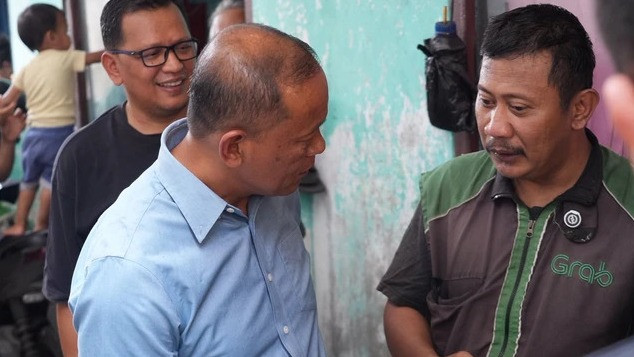 Sudinhub Jakarta Timur mendatangi rumah pengemudi ojek online (ojol) yang viral karena memohon motornya tidak diangkut