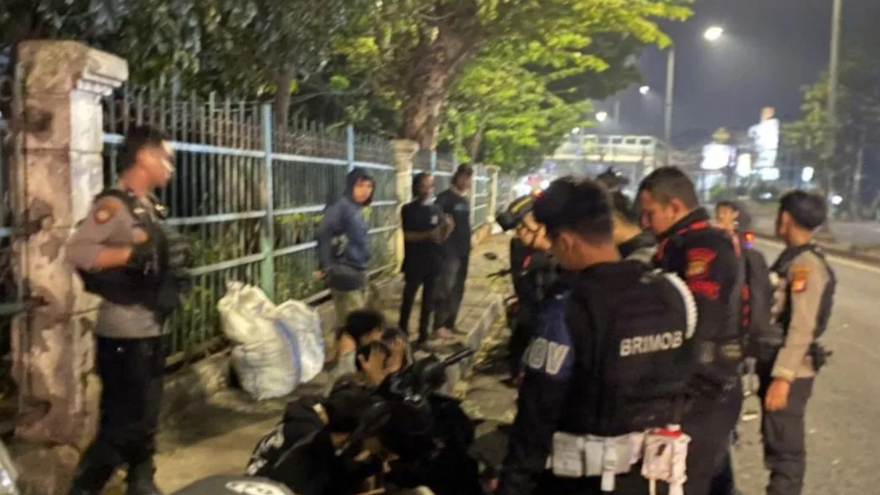 Tawuran Berdrah di Kramat Jati Digagalkan Polisi, Empat Remaja dan Celurit Diamankan Saat Subuh