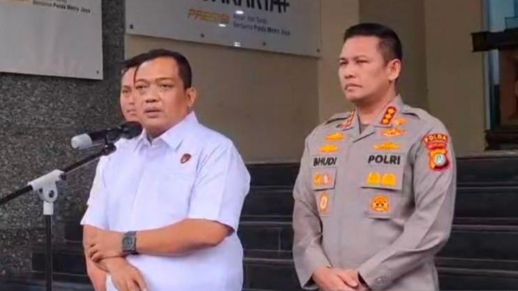 Dirreskrimum Polda Metro Jaya, Kombes Pol Iman Imanuddin bersama Kabid Humas Polda Metro Jaya, Kombes Pol Budi Hermanto di Jakarta, Senin (22/6/2026).
