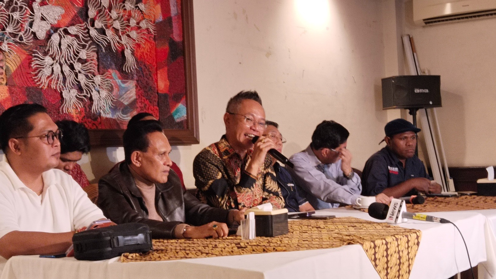 Roy Suryo dan Tifa Tidak Ditahan Usai Dilimpahkan ke Kejari Jaksel, Sekjen Peradi: Ada Orang Kuat yang Bermain di Belakang