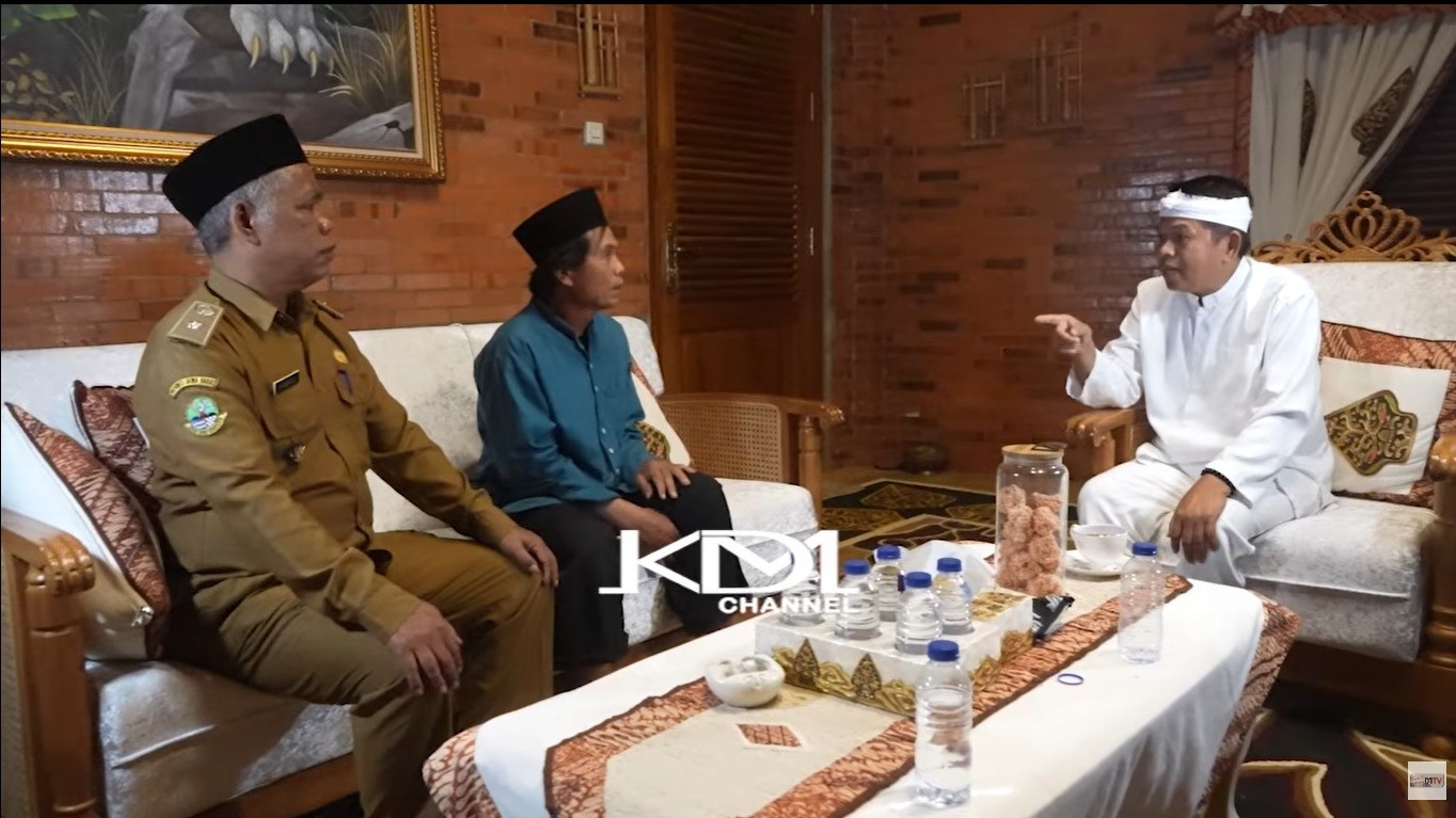 Kepala Desa, Ayah Taufik Hidayat, KDM