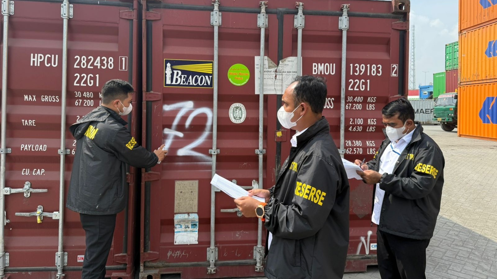Bareskrim Polri Bongkar Kontainer Terkait Dugaan Under Invoicing di Pelabuhan Tanjung Priok