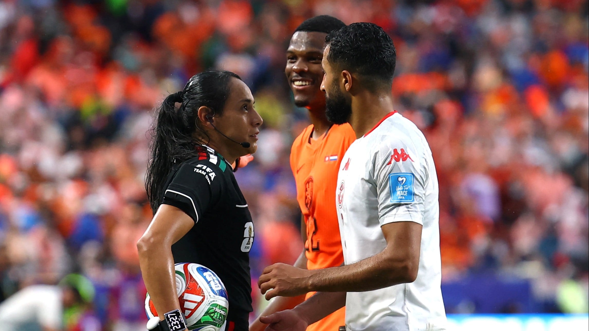 Katia Itzel Garcia, wasit utama dalam laga Tunisia vs Belanda di Piala Dunia 2026, Jumat (26/6/2026).Katia Itzel Garcia, wasit utama dalam laga Tunisia vs Belanda di Piala Dunia 2026, Jumat (26/6/2026).