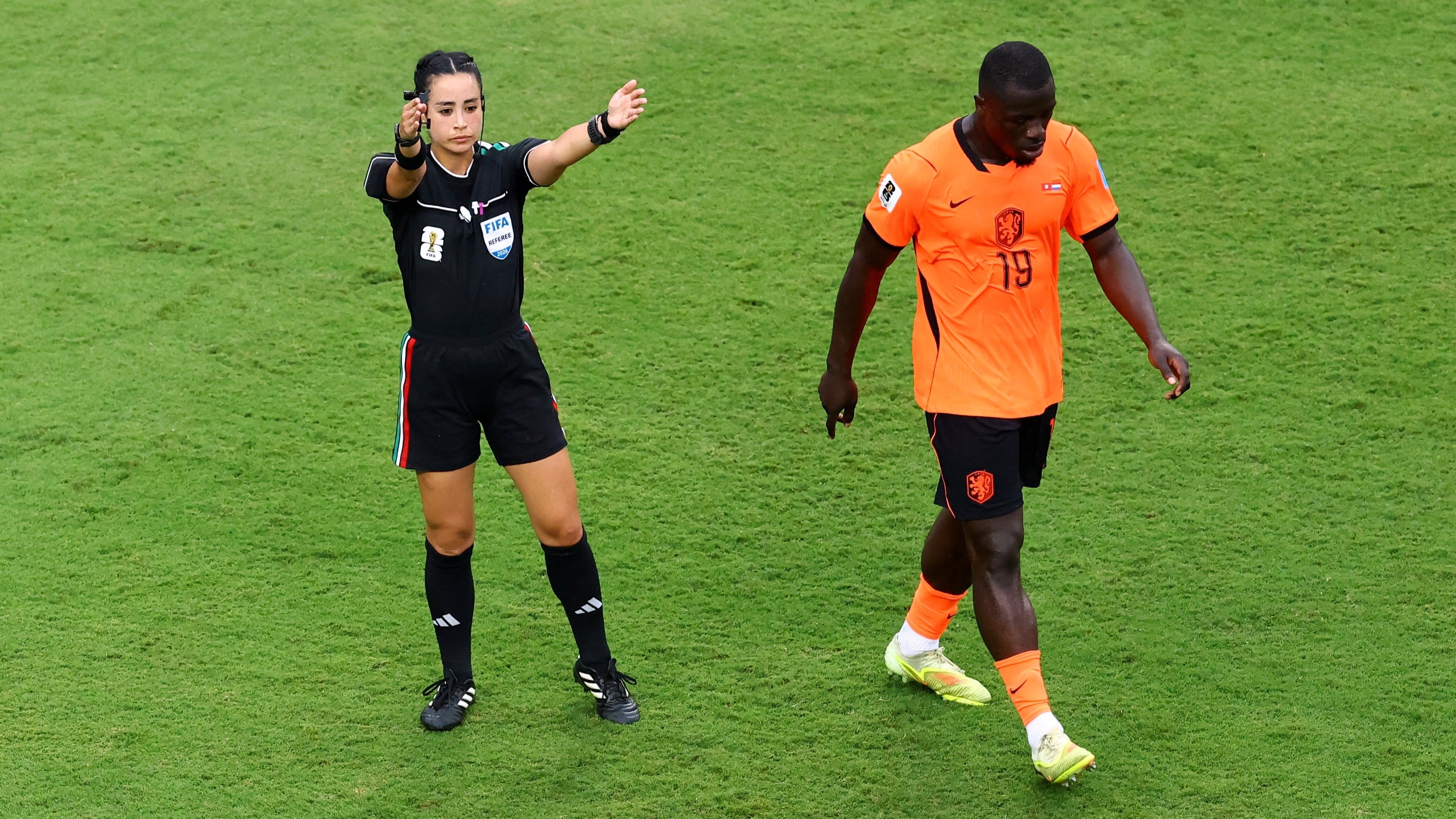Katia Itzel Garcia, wasit utama dalam laga Tunisia vs Belanda di Piala Dunia 2026, Jumat (26/6/2026).