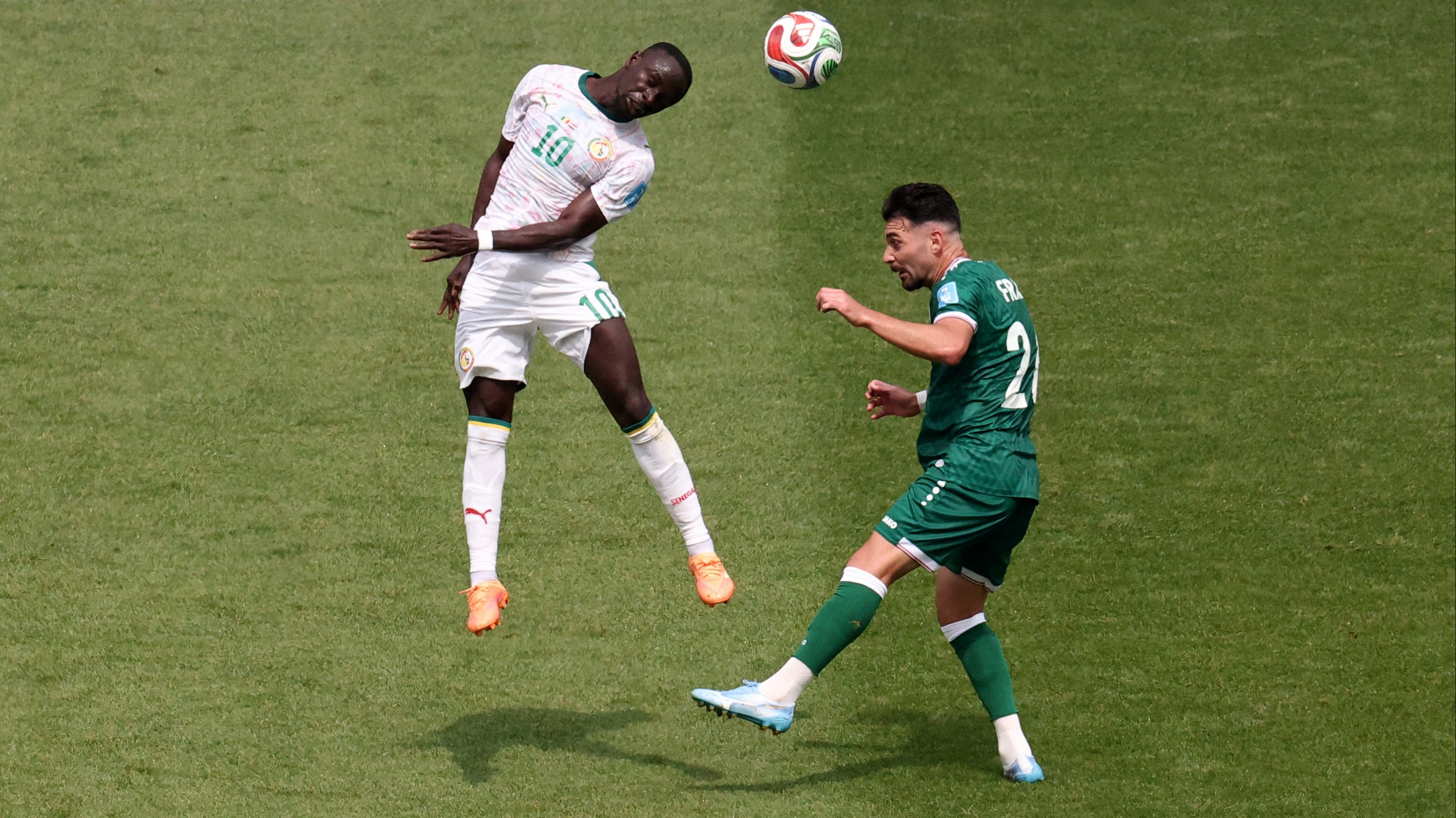 Frans Putros (kanan) dalam laga Senegal vs Irak di Piala Dunia 2026